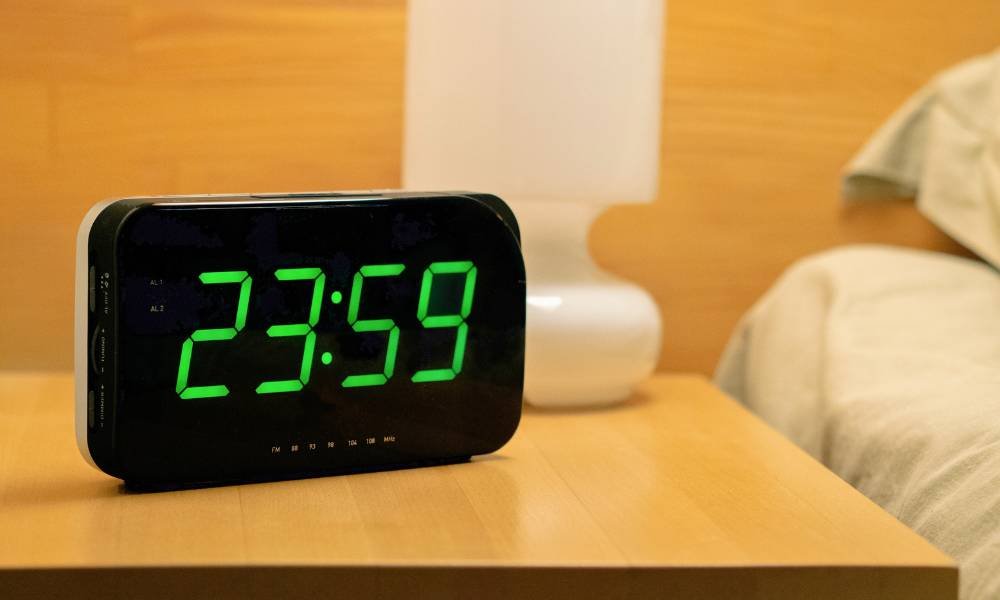 How to Set a Digital Clock