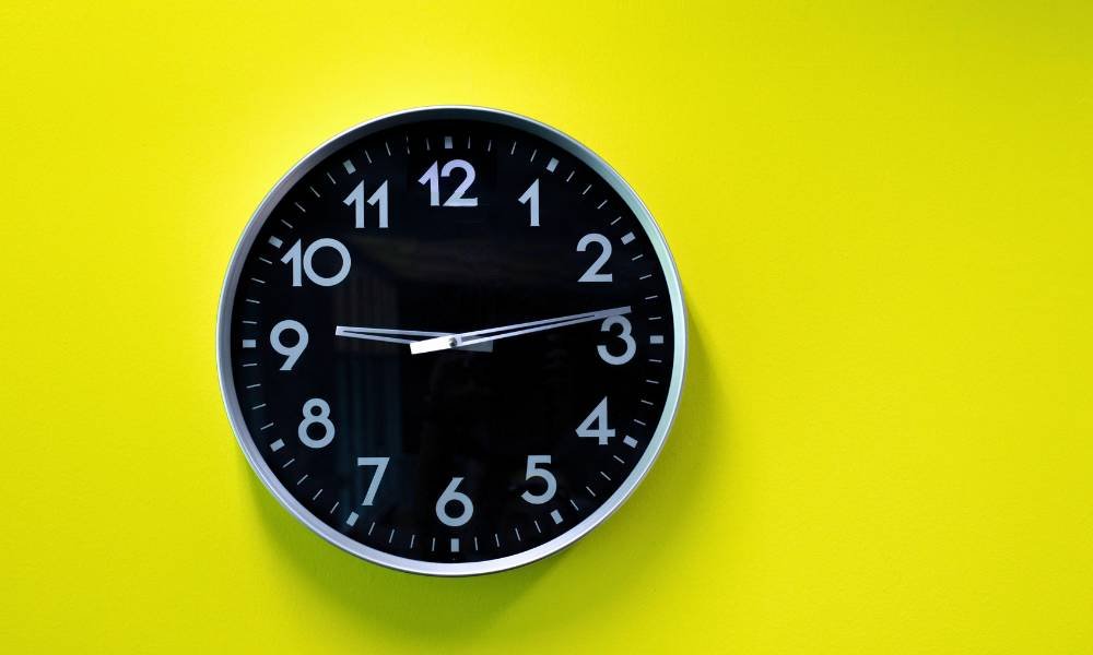 How to Set an Atomic Wall Clock