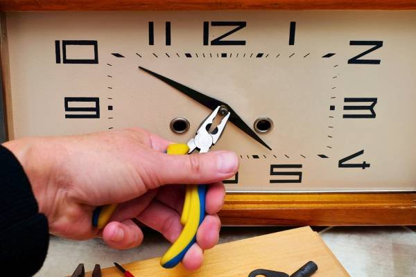 Handling the Clock Hands