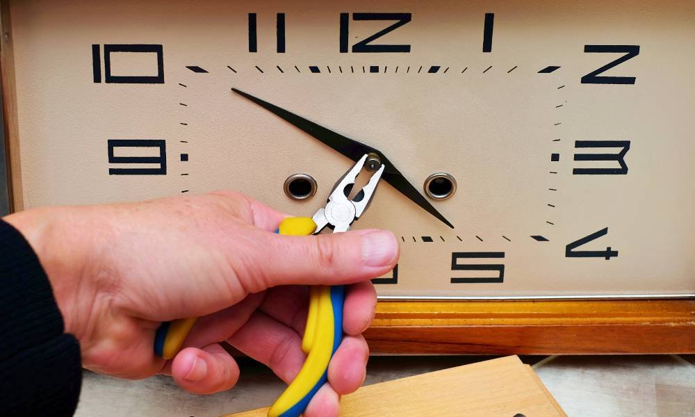 How to Fix Clock Hands Stuck