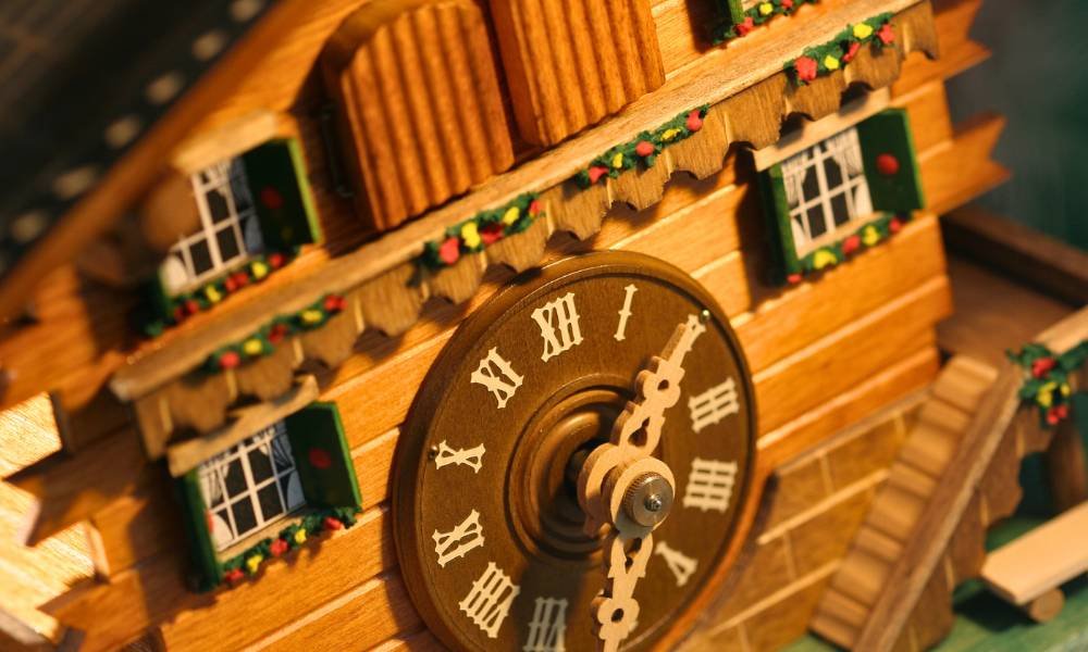 How Do Cuckoo Clocks Work?