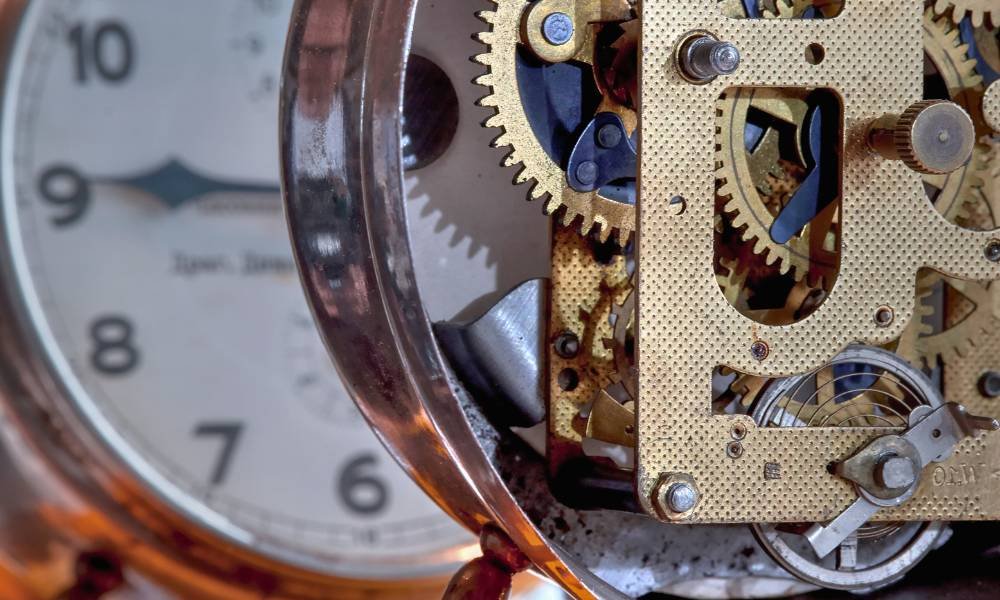 How do Mechanical Clocks work?