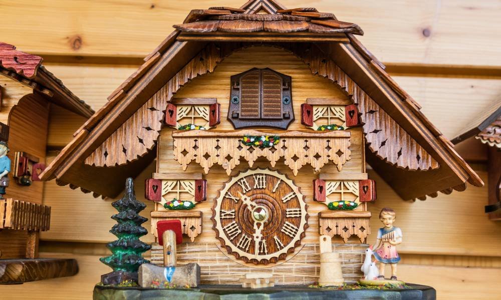 How to Determine Cuckoo Clock Weights